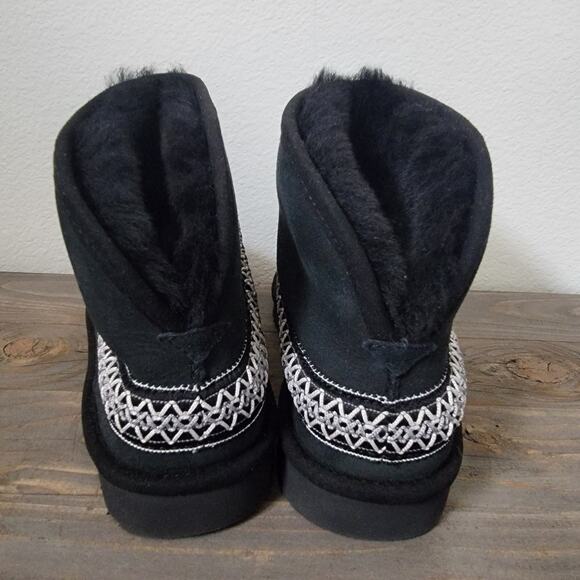 Ugg Women Sz 7 Classic Short Mini Crescent Black Ankle Boot Lamb Cuffable NEW - Picture 9 of 13